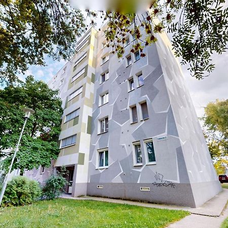 Modern 2 Bedroom Apt - Free Parking Bratislava Eksteriør billede